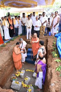 ಶ್ರೀಗಳಿಂದ ನೂತನ ಕಟ್ಟಡದ ಶಿಲಾನ್ಯಾಸ